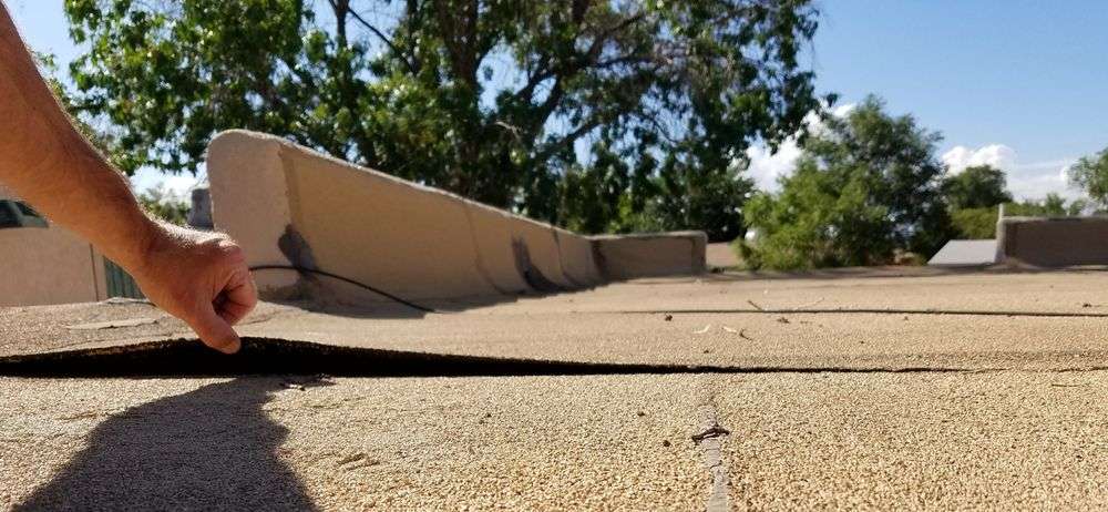 Losliggend dakleer op plat dak in Leeuwarden